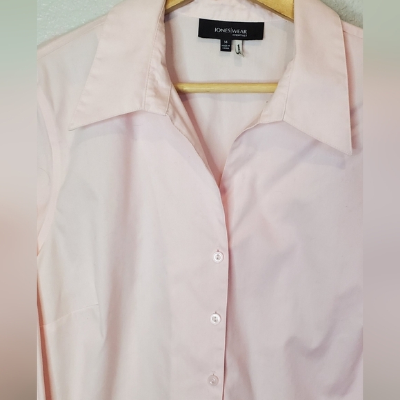 💚5/$25 Jones Wear Light Pink Button-Up Fitted Shirt 100% Cotton Blouse Size 14 - Picture 3 of 7